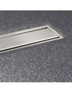 Scarico montato con vinile grigio, con primo piano la copertura visibile