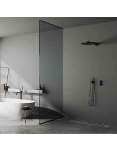 Esempio di un bagno scuro con pavimento in microcemento, vasca al centro, doccia aperta, divisa da un schermo doccia