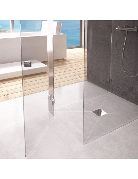 Esempio di Wet Room finita con lo scarico disponibile qui (wet room quadrata con scarico al centro)