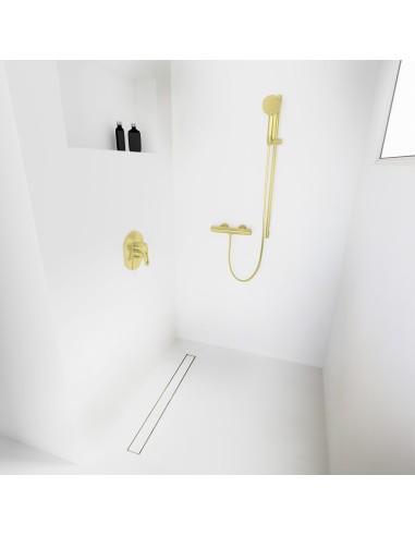 Esempio di una doccia walk-in senza divisori, circondata da microcemento chiaro, con accessori in colore Gold