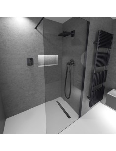Esempio di una doccia moderna con muri grigi e pavimento in microcemeento chiaro, con accessori Black