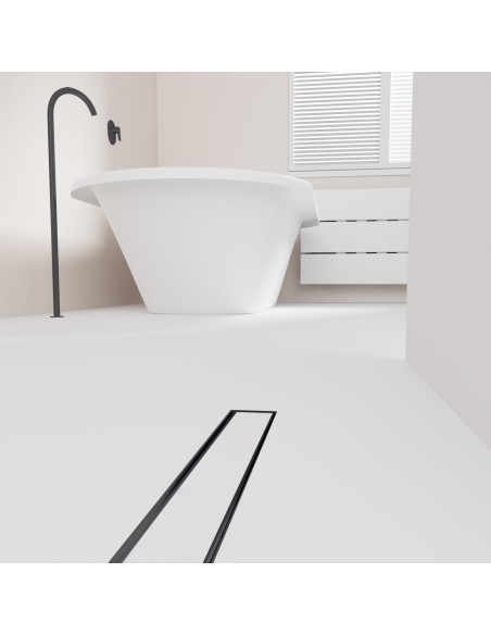Esempio di un area doccia aperta con vasca e scarico Black integrato, con pavimento in microcemento chiaro