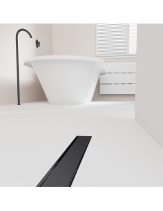 Esempio di un area doccia aperta con vasca e scarico Black integrato, con pavimento in microcemento chiaro