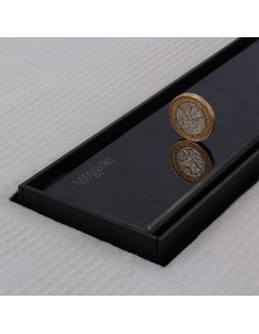 Foto ravvicinata dello scarico Nero integrato con copertura Ponente 