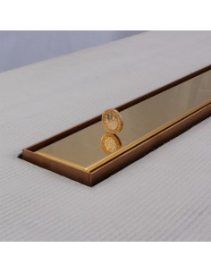 Foto ravvicinata dello scarico Ottone integrato con copertura Ponente 
