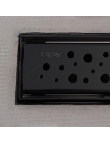 Foto ravvicinata dello scarico Nero integrato con copertura Mistral 