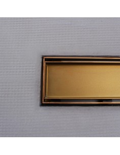 Foto ravvicinata dello scarico Ottone integrato con copertura Reversible 
