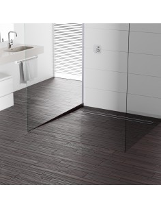 Esempio di una doccia walk in acessibile costruita su un superficie in legno scuro con schermo diccia