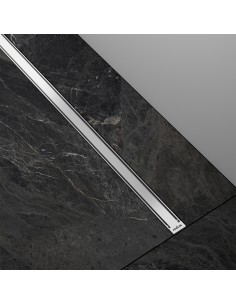 Esempio: Installazione di una delicata canalina doccia INTENSI 316 su pavimento in marmo nero