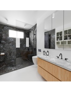 Esempio: Bagno moderno con doccia scura e scarico lineare INTENSI 316